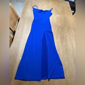Maxi blue dress with a side slit